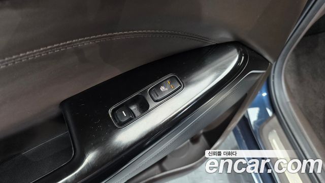 Kia K7 2018 — photo 31