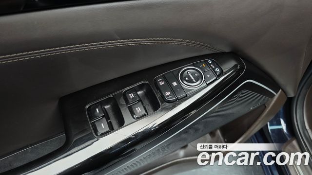Kia K7 2018 — photo 33