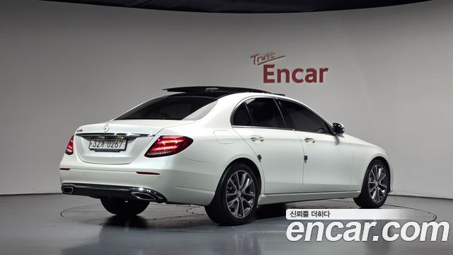 Mercedes-Benz E-Class 2017 — photo 2