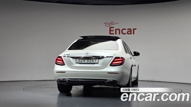 Mercedes-Benz E-Class 2017 — photo 4