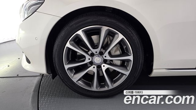 Mercedes-Benz E-Class 2017 — photo 5