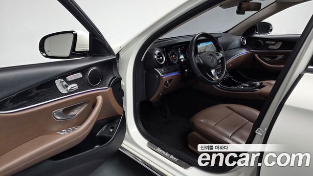 Mercedes-Benz E-Class 2017 — photo 13
