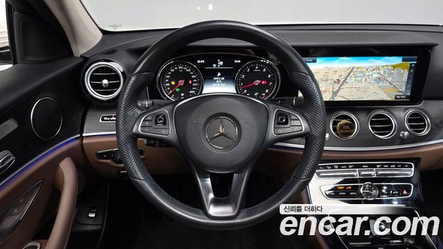 Mercedes-Benz E-Class 2017 — photo 19