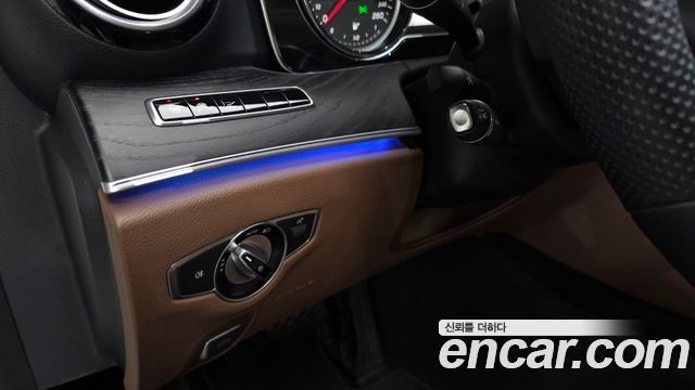 Mercedes-Benz E-Class 2017 — photo 20