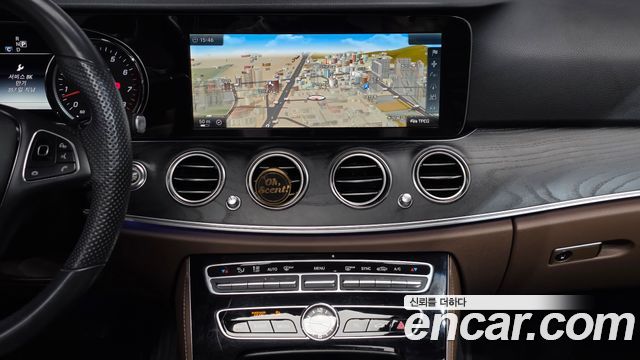 Mercedes-Benz E-Class 2017 — photo 23