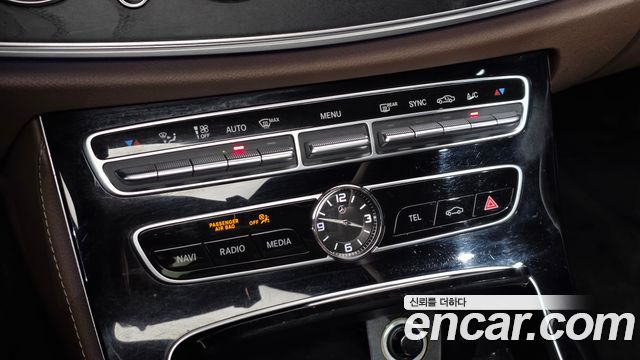 Mercedes-Benz E-Class 2017 — photo 26