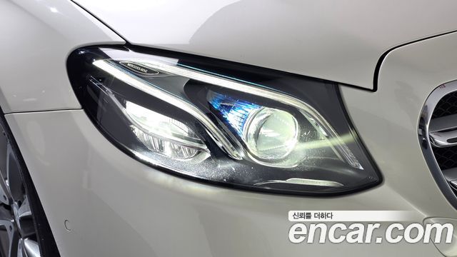 Mercedes-Benz E-Class 2017 — photo 8