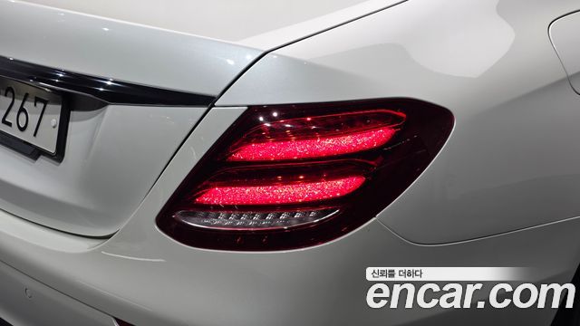 Mercedes-Benz E-Class 2017 — photo 9