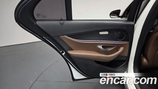 Mercedes-Benz E-Class 2017 — photo 15