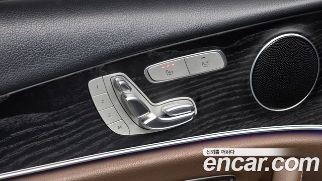 Mercedes-Benz E-Class 2017 — photo 28