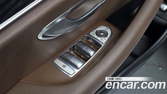 Mercedes-Benz E-Class 2017 — photo 31