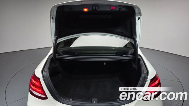 Mercedes-Benz E-Class 2017 — photo 34