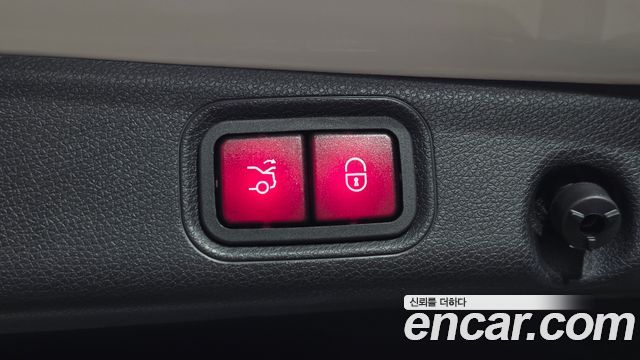 Mercedes-Benz E-Class 2017 — photo 35