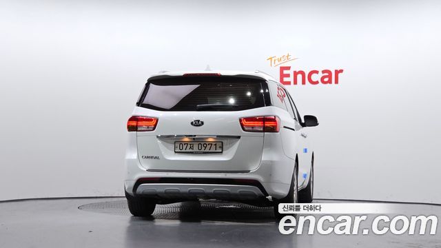 Kia Canival 2016 — photo 4