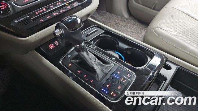 Kia Canival 2016 — photo 9