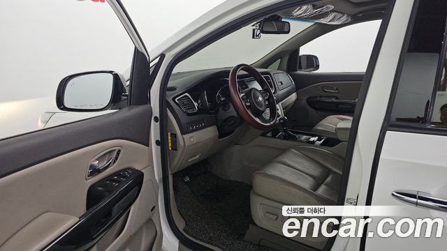 Kia Canival 2016 — photo 10
