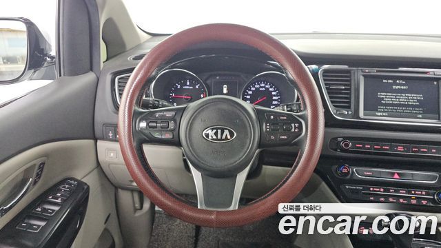 Kia Canival 2016 — photo 11