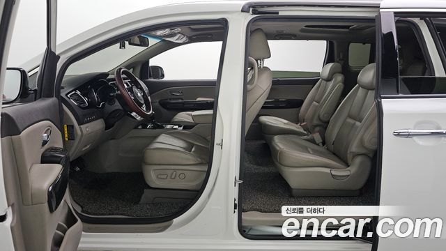 Kia Canival 2016 — photo 17