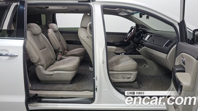 Kia Canival 2016 — photo 19