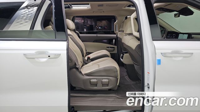 Kia Canival 2022 — photo 17