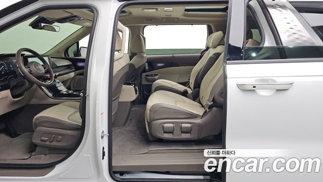 Kia Canival 2022 — photo 16