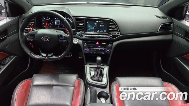 Hyundai AVANTE 2018 — photo 10