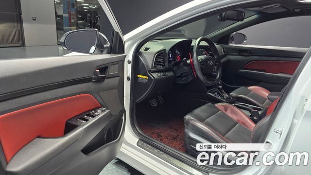Hyundai AVANTE 2018 — photo 13