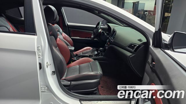 Hyundai AVANTE 2018 — photo 17