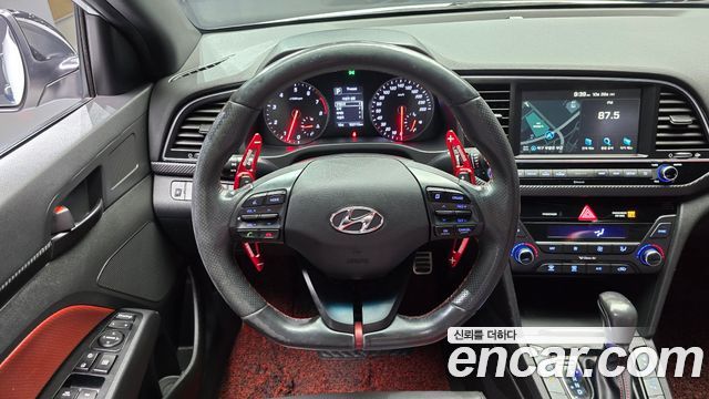 Hyundai AVANTE 2018 — photo 19