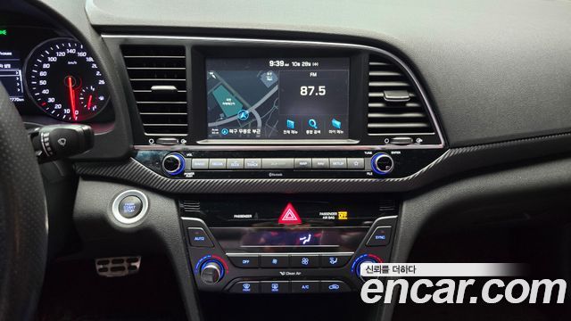 Hyundai AVANTE 2018 — photo 20