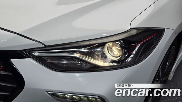 Hyundai AVANTE 2018 — photo 8