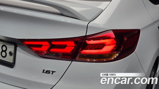 Hyundai AVANTE 2018 — photo 9