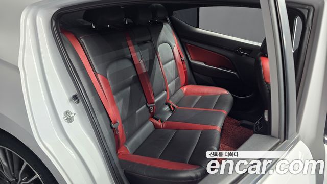 Hyundai AVANTE 2018 — photo 16