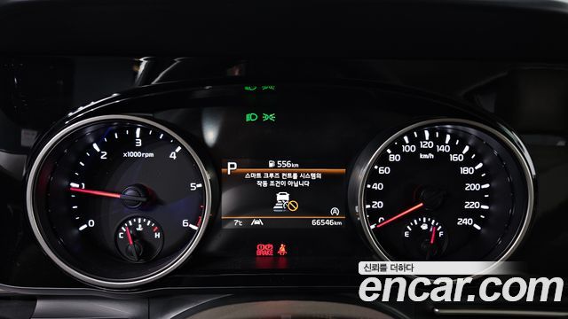Kia Canival 2023 — photo 11