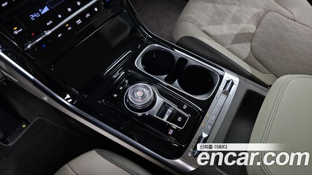 Kia Canival 2023 — photo 12