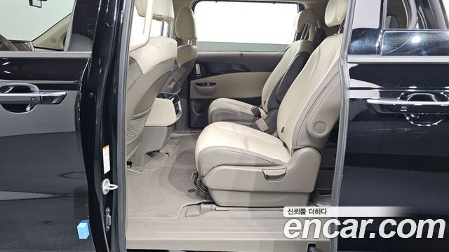 Kia Canival 2023 — photo 18