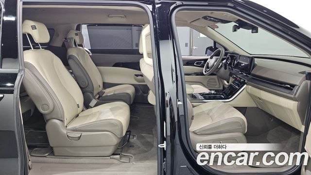 Kia Canival 2023 — photo 16