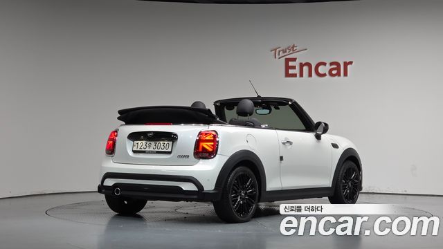 Mini Cooper Convertible 2024 — photo 2