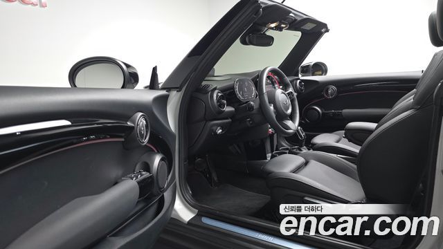 Mini Cooper Convertible 2024 — photo 13