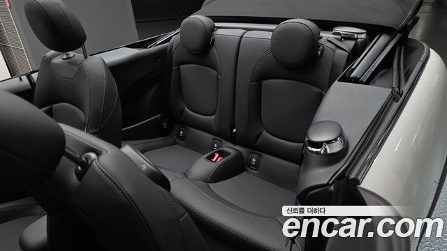 Mini Cooper Convertible 2024 — photo 18