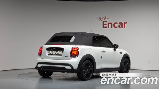 Mini Cooper Convertible 2024 — photo 26