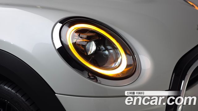 Mini Cooper Convertible 2024 — photo 8