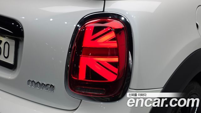 Mini Cooper Convertible 2024 — photo 9