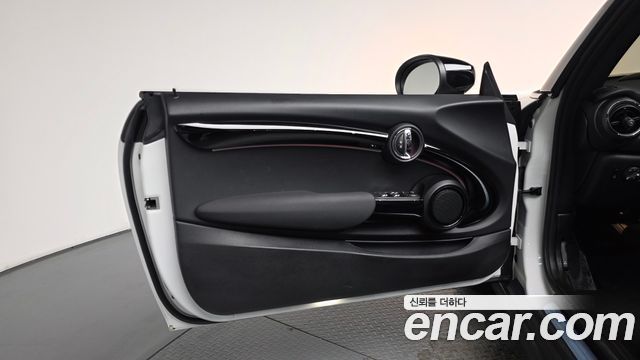 Mini Cooper Convertible 2024 — photo 14