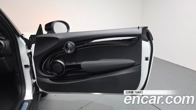 Mini Cooper Convertible 2024 — photo 15