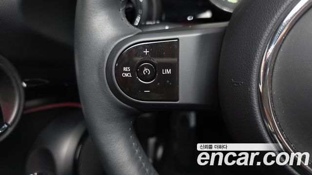 Mini Cooper Convertible 2024 — photo 31