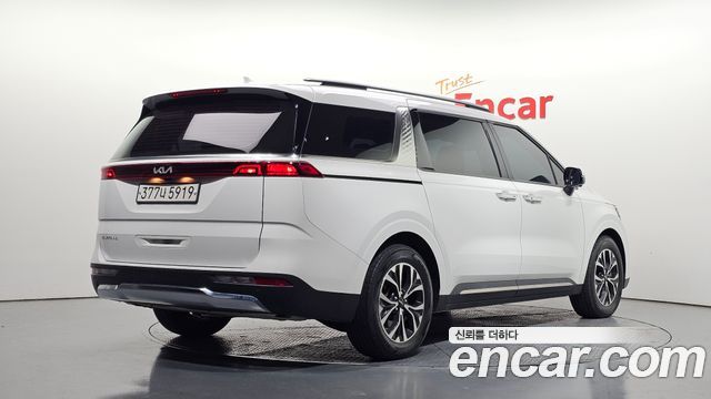 Kia Canival 2023 — photo 2