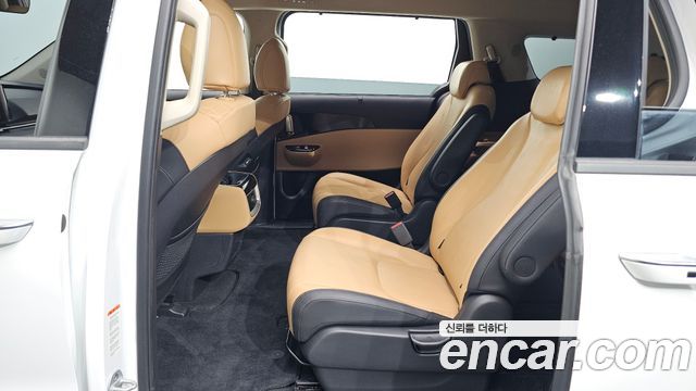 Kia Canival 2023 — photo 18