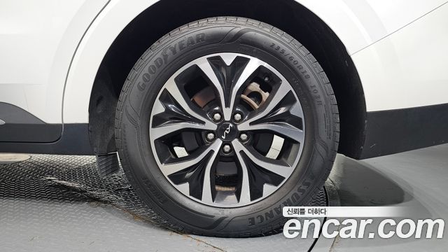Kia Canival 2023 — photo 7