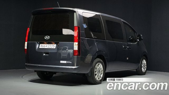 Hyundai Staria 2025 — photo 2